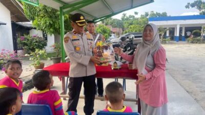 Belajar Mengenal Profesi Kepolisian, Siswa TK Mutiara Bunda Kunjungi Mapolsek Tapung