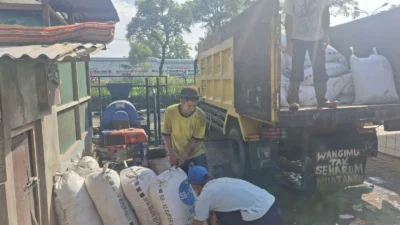 Lapas Purwokerto Berikan Kontribusi Nyata untuk Ketahanan Pangan Dengan Salurkan 1,7 Ton Pupuk Kompos ke Dinas Lingkungan Hidup Kabupaten Banyumas