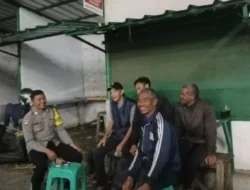 Bhabinkamtibmas Polsek Cisarua Kontrol Siskamling dan Ajak Warga Tingkatkan Kewaspadaan