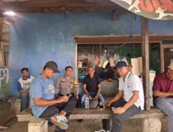 Jaga Kondusifitas Wilayah, Bhabinkamtibmas Polsek Klapanunggal Sambang Dengan Warga Masyarakat Desa Kembangkuning Kecamatan Klapanunggal