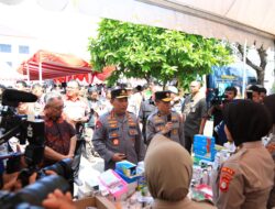 Kapolri Bagikan Sembako dan Alat Bantu Disabilitas di Puncak Bakti Kesehatan