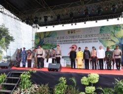 Peringati Hari Lingkungan Hidup Sedunia, Polda Riau Gelar Upacara di Desa Tanjung Belit Kampar