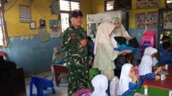 Satuan Pelayanan Pemenuhan Gizi Bersama Babinsa Distribusikan Ribuan Makanan Bergizi