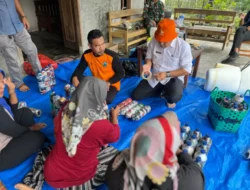 Gandeng DLH Lamsel, HKA Ruas Tol Bakter Lakukan Inovasi Pengolahan Sampah Plastik menjadi Kursi