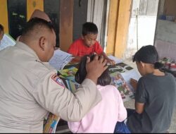 Bhabinkamtibmas Desa Merangin Gelar Perpustakaan Keliling, Ajak Anak-anak Gemar Membaca