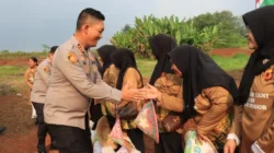 Peduli Petani dan Ketahanan Pangan, Kapolres Bogor Salurkan Bansos Ke Kelompok Tani