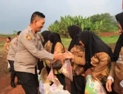 Peduli Petani dan Ketahanan Pangan, Kapolres Bogor Salurkan Bansos Ke Kelompok Tani