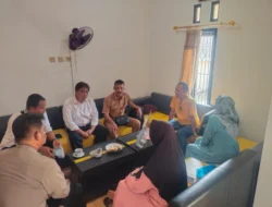 Bhabinkamtibmas Sambang Warga, Jalin Kedekatan dan Tingkatkan Kesadaran Kamtibmas di Leuwisadeng