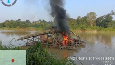 Polsek Kuantan Mudik Tertibkan Dua Rakit PETI di Sungai Batang Tiu