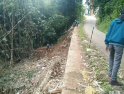 Setelah Di Beritakan, Akhirnya Pihak Pemborong Datang Ke Kantor Desa Ciburayut