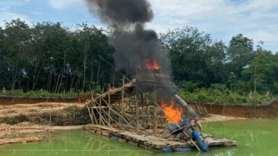 Polsek Kuantan Hilir Tertibkan PETI, 9 Rakit Dimusnahkan di Wilayah Kuantan Hilir Seberang