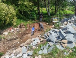 Satgas TMMD Ke-126 Kejar Pengerjaan Tanggul Penahan Tebing di Desa Nagacipta untuk Cegah Longsor