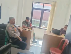 Sinergitas TNI–Polri, Bhabinkamtibmas Polsek Cijeruk dan Babinsa Sambang Warga Sampaikan Pesan Kamtibmas dan Edukasi TPPO