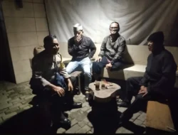 Bhabinkamtibmas Polsek Cisarua Polres Bogor Kontrol Pos Kamling dan Sampaikan Pesan Kamtibmas kepada Warga