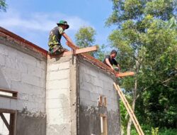 Faktor Cuaca Ekstrem Hari Ke-15 Tak Surutkan Semangat Satgas TMMD Bangun Rutilahu di Serang Baru
