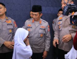 Wujud Peduli Sesama, Humas Polri Berikan Tali Asih Kepada 100 Anak Yatim Pada Khatanan HUT Ke-74