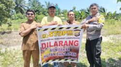 Cegah Karhutla di Tengah Cuaca Panas, Bhabinkamtibmas dan Kepala Kampung Maredan Barat Laksanakan Patroli di Kampung Maredan Barat