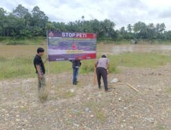 Polres Kuansing Gencarkan Pemasangan Spanduk Stop PETI di Sepanjang Sungai Kuantan