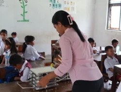Demi MBG, Siswa di Sumba Barat Daya Tetap Masuk Sekolah Meski Tak Enak Badan