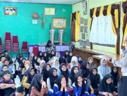Police Goes to School SMPN 1 Mempura, Satlantas Polres Siak Bagikan Helm dan Edukasi Keselamatan Berlalu Lintas