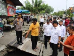 Jaga Stabilitas Pangan dan Antisipasi Banjir Jelang Nataru, Polresta Pekanbaru Sidak Bahan Pokok dan Cek Gorong-gorong 