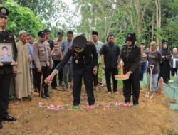 Kapolri Berikan Kenaikan Pangkat Luar Biasa kepada Aiptu Apendra yang Gugur Kawal Malam Takbiran, Kapolda Riau: Ini Jadi Warisan Abadi Akan Dedikasi dan Pengorbanan