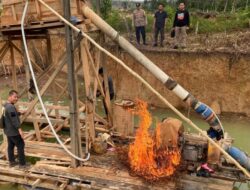 Musnahkan 5 Rakit Tambang, Polsek Kuantan Hilir Tertibkan PETI di 2 Desa