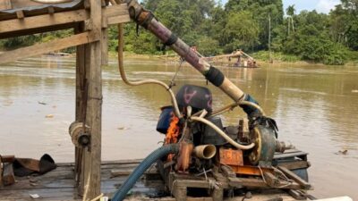 Musnahkan di Tempat, Polsek Cerenti Tertibkan 20 Rakit PETI di Sungai Kuantan