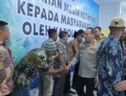 Dorong Ekonomi Pesisir, Kapolda Riau Bantu Nelayan Meranti dengan 20 Mesin Ketinting