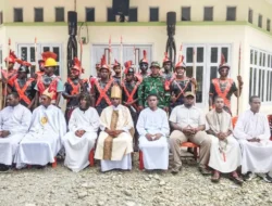 Pengamanan Humanis Babinsa Mapurujaya di Prosesi Ibadah dan Jalan Salib