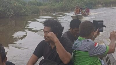 Respon Cepat Kapolsek Tapung Hilir, Turun Bareng Tim Cek Sungai Tapung Usai Ditemukan Banyak Ikan Mati