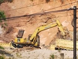 Aktifitas Pengerukan Tanah Urug PT SBP di Batu Tembak Menunai Banyak Kritikan