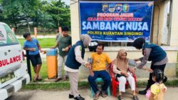 Wujud Nyata Program JALUR, Klinik Terapung Dokkes Polres Kuansing Layani Warga di Pasar Teluk Kuantan,