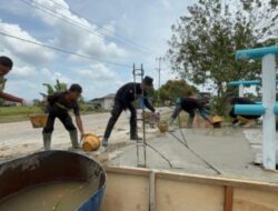 Sinergitas Polri dan Masyarakat Bahu Membahu Bangun “Jembatan Merah Putih Presisi” di Sungai Mandau