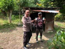 Dukung Ketahanan Pangan, Polsek Kawasan Pelabuhan Polresta Pekanbaru Salurkan Bantuan Pupuk dan Racun 