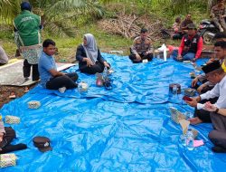 Dukung Ketahanan Pangan, Polsek Bunut Bersama Kelompok Tani Tanam Jagung Hibrida NK 7328 di Merbau