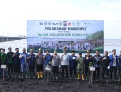 KAPOLDA RIAU PIMPIN AKSI HIJAU: POLRES DUMAI TANAM POHON UNTUK INVESTASI OKSIGEN DAN CEGAH ABRASI