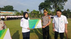 Kapolres Kuansing Serahkan Simbolis Kartu BPJS Ketenagakerjaan kepada PPPK dan PHL