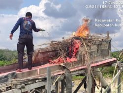 Polsek Kuantan Tengah Tertibkan Aktivitas PETI di Pulau Komang Sentajo, 4 Rakit Dimusnahkan
