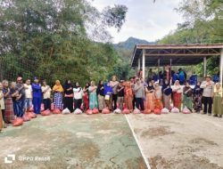 Ekspedisi Green Policing Polda Riau, 17 Desa Kampar Terima Sembako dan Cek Kesehatan
