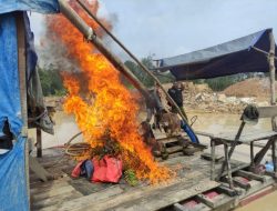 Polsek Benai Cek Lokasi PETI di Muara Langsat, 2 Rakit Ditemukan Sudah Tidak Beroperasi