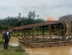 Polsek Pangean Tertibkan Aktivitas PETI di Desa Tanah Bekali, 2 Rakit Dimusnahkan