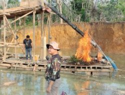 Polsek Kuantan Hilir Tertibkan Aktivitas PETI, 9 Rakit Dimusnahkan