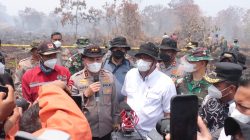 Tinjau Titik Api di Kampar, Menteri LHK dan Kapolda Riau Pastikan Karhutla Tertangani
