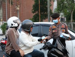 Antisipasi Dampak Asap Karhutla, Polda Riau Bagikan 2.500 Masker kepada Warga Pekanbaru