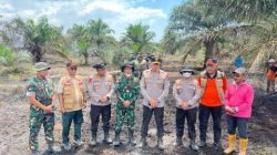 Cegah Karhutla Meluas, Wakapolda Riau dan Irdam XIX/TT Turun Langsung Padamkan Api di Pasir Limau Kapas
