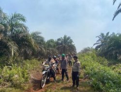 Terjunkan Water Bombing, Kapolres Pelalawan Pimpin Padamkan Karhutla 10 H di Kerumutan