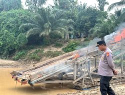 29 Rakit PETI di Kuansing Dibakar dan Dihanyutkan, Tak Ada Pelaku Ditangkap
