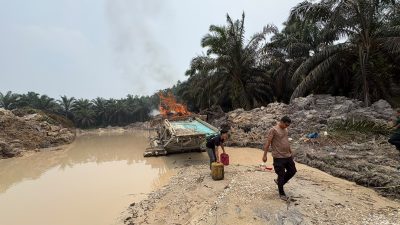 Rakit Diduga untuk PETI Ditemukan Tak Beroperasi, Langsung Dibakar