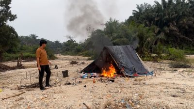 Penertiban PETI: 3 Rakit Dibakar, 2 Mesin Diamankan di Kuansing
